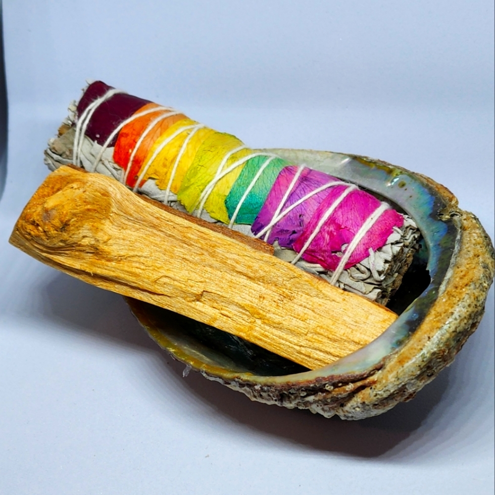 Sage and holy wood bundle with shell